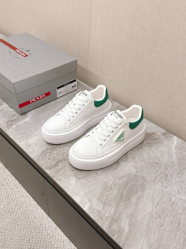 Actual price: Prada's latest retro thick-soled couple's triangle-label white sho