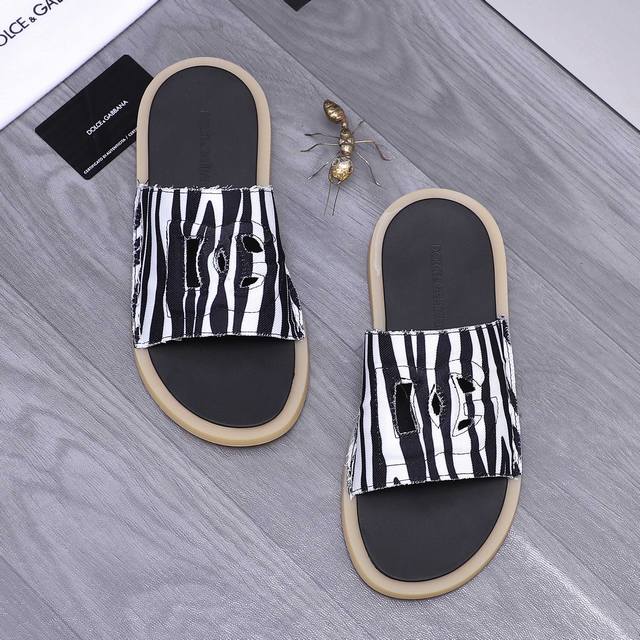 Product trademark: Dg Dolce & Gabbana casual men's slippers Standard size: 38-4