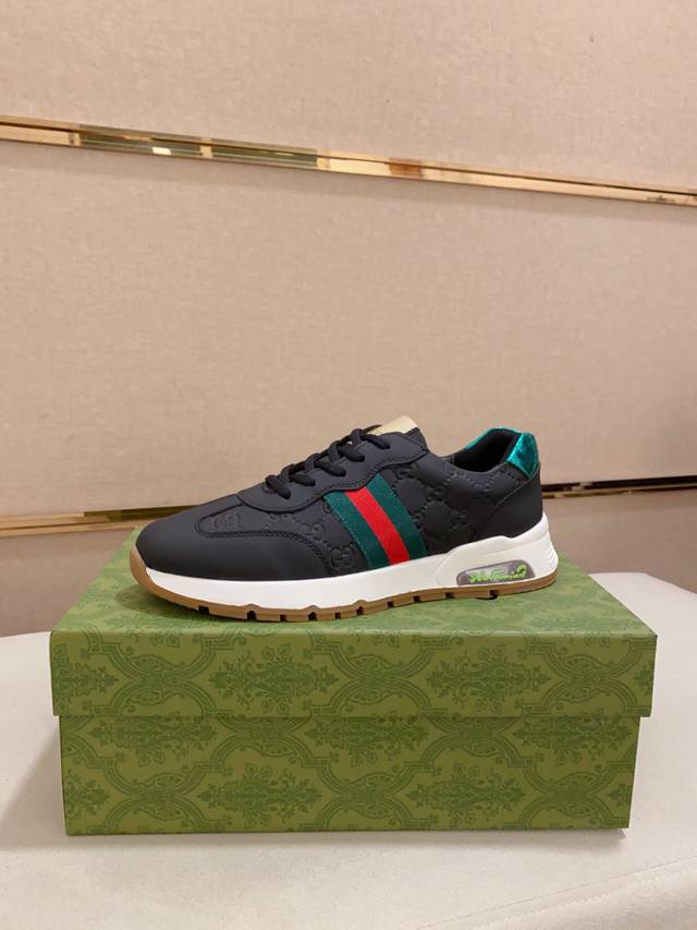 Gucci Gucci's top new models are on sale at the same time, with imported Italian