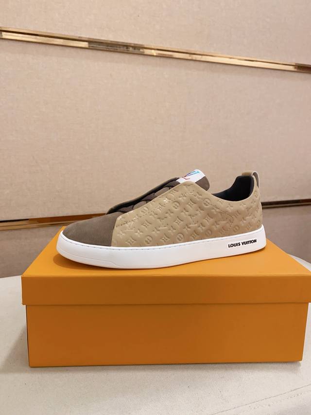 Lv Louis Vuitton. The latest trendy casual shoes, popular in physical stores, si