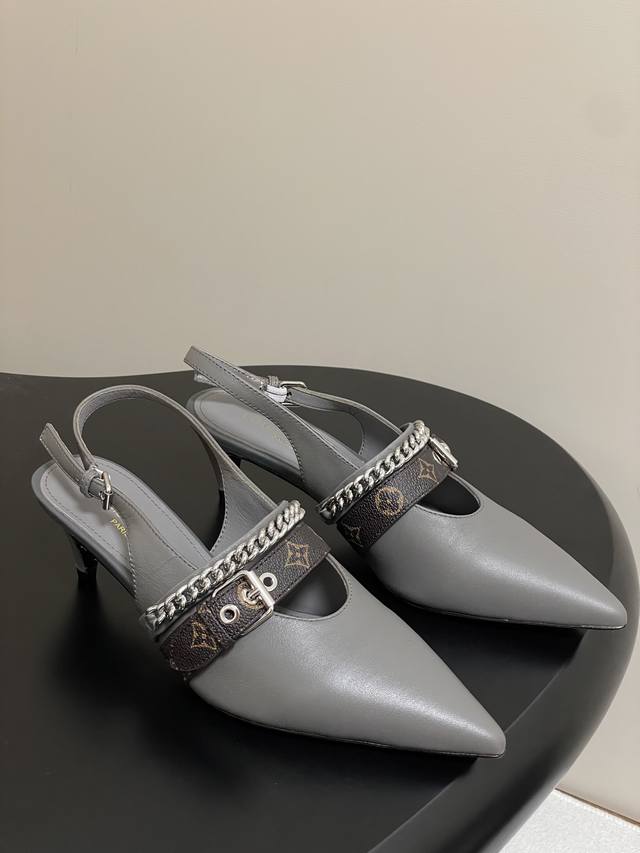 25Ss New Summer Louis Vuitton Lv Vibe Chain Slingback Flat Sandals Pointed Kitte