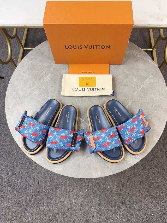 Lv Donkey L's 2025 hot-selling embossed logo sandals. This Pool Pillow Comfort f