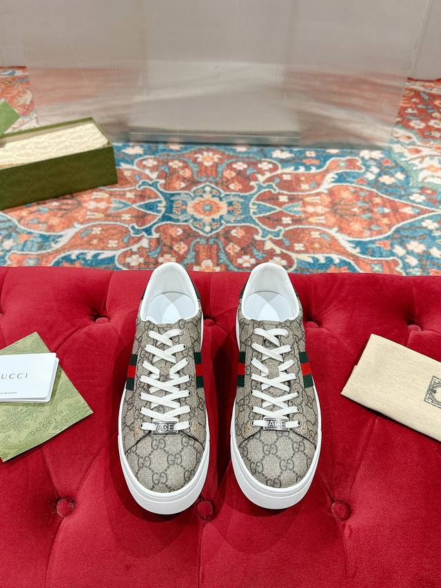 Male 10 Gucci's new thick-soled white bee shoes are couple casual sports shoes