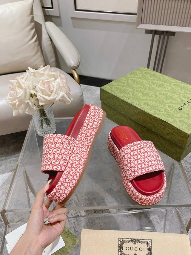 Gucci Women's Gg Platform Slide Signature Shoes highlight a striking theme. The