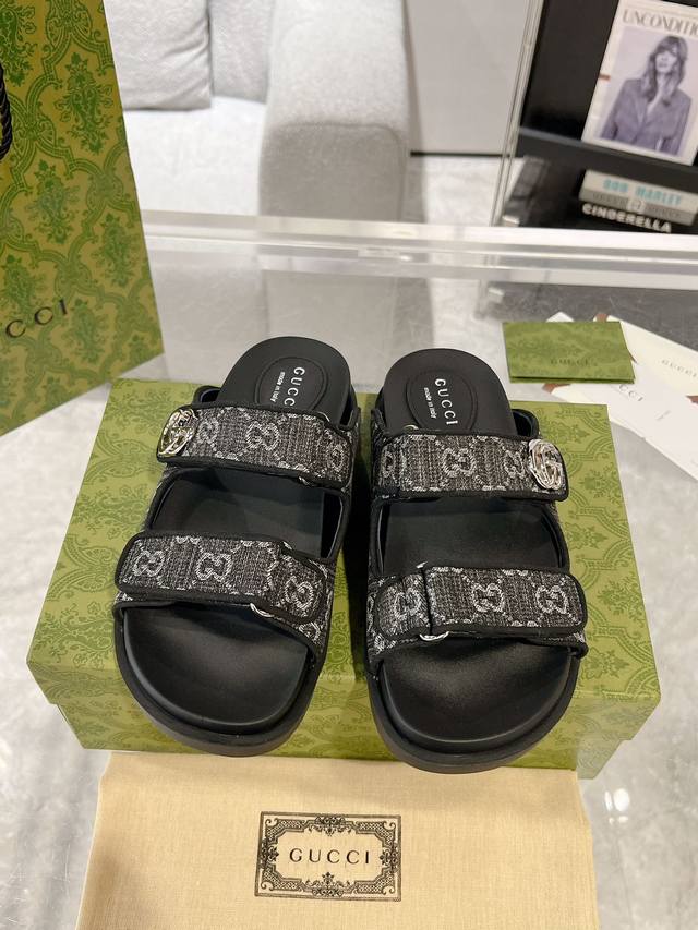 Latest Guccl24Ss New Double G Women's Velcro Sandals This flat sandal features