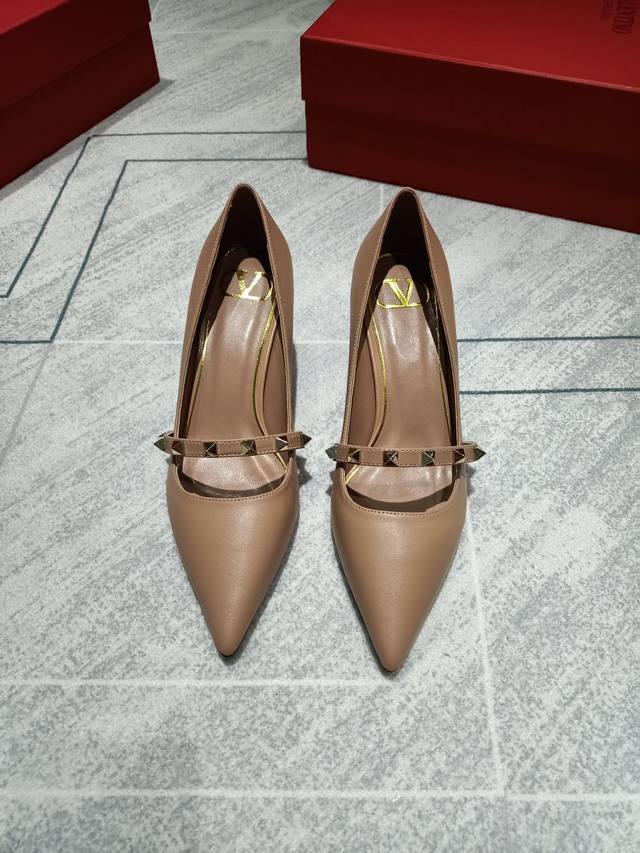 Factory P price women's clothing, women's shoes, sports original Valentino. Top
