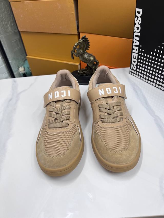 factory price men's sports shoes original Brand: Dsquared2 Size: 38-45 can be c