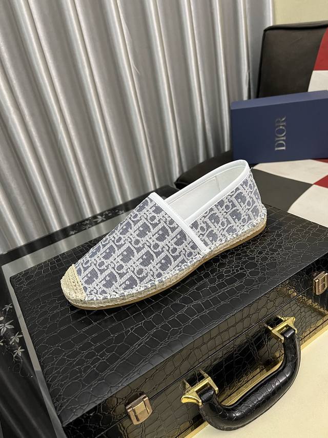 Factory Price Men's Men's Sports Shoes Original Dior Early Spring New Hot Style