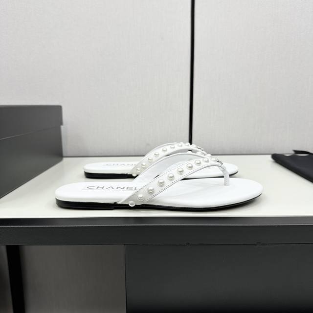 The hottest flip-flops The counters are simply crazy about buying them. The majo
