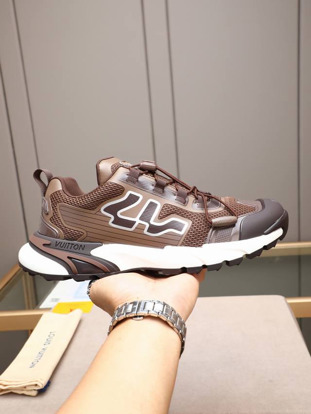 Lv Louis Vuitton L's Runner Tatic series thick-soled casual sports shoes. This L