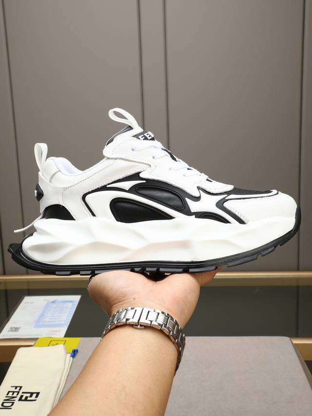 New Fd casual sports shoes, with the letter F engraved on the wavy sole. The he