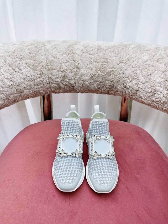 Factory price P * 2025 New Summer Rv Women's Shoes Viv Run Diamond Buckle Casua