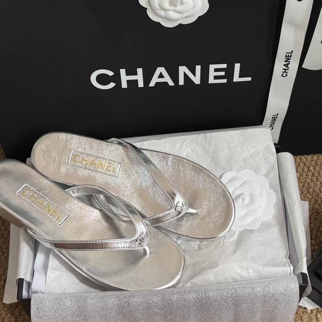 Size: 35-39 40 41 Custom-made, no refund or exchange Chanel 24S flip-flops Self-