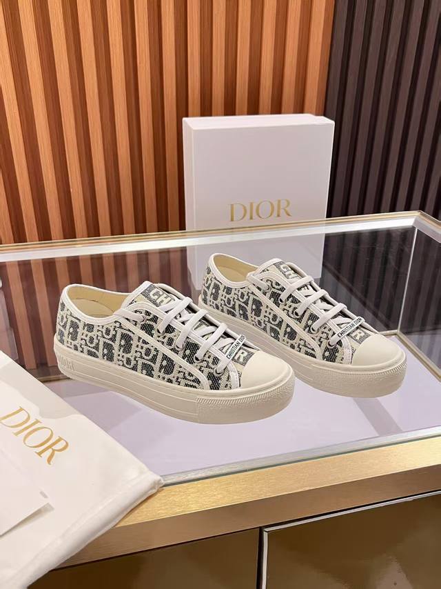 Yuan 2025 Walk'N'Dior embroidered mid-top casual shoes are new On the fashion s
