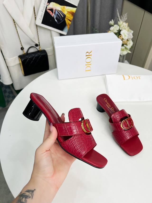 Dior Spring and Summer new crocodile pattern sheepskin lining + double buckle he