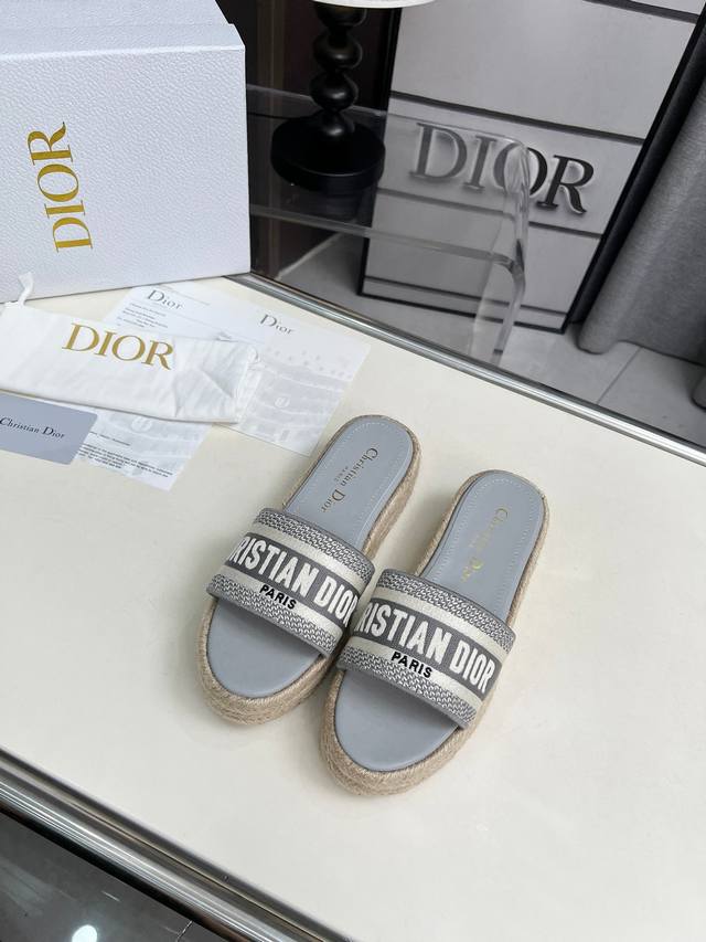 Dior Dior Spring and Summer New Ivieta Dway Jelly Color Flat Flip Flops Colorblo