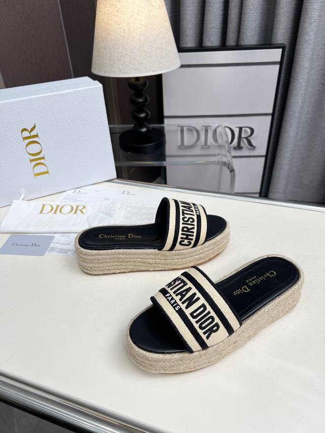 Dior Dior Spring and Summer New Ivieta Dway Jelly Color Flat Flip Flops Colorblo