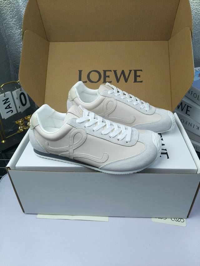 Real price buttons, no extra charge! High version top airplane box set 30Loewe