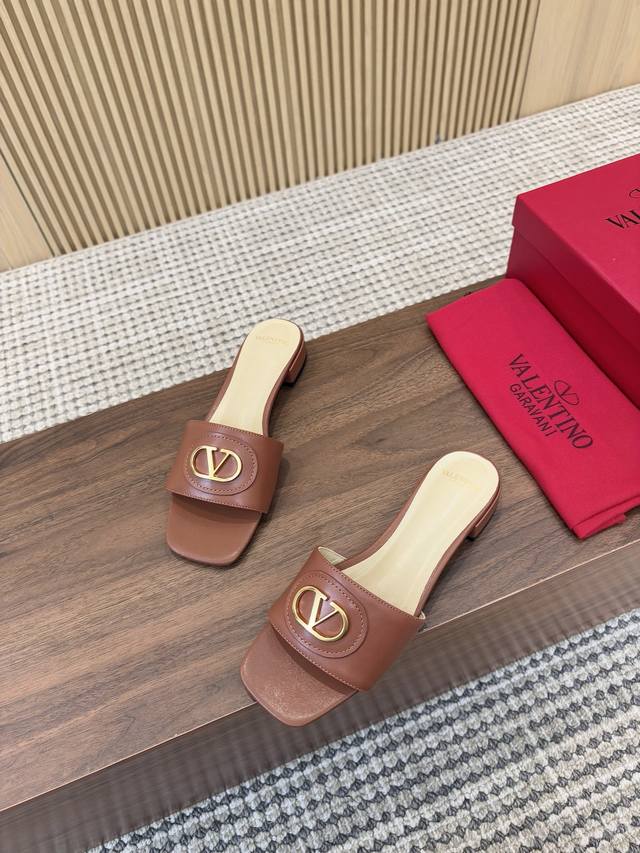 Leather outsole 210Valentino 25Ss 2025 Spring and Summer New Signature Metal V