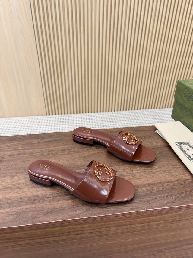 genuine leather outsole 200 G's new slippers are out, they are super beautiful,