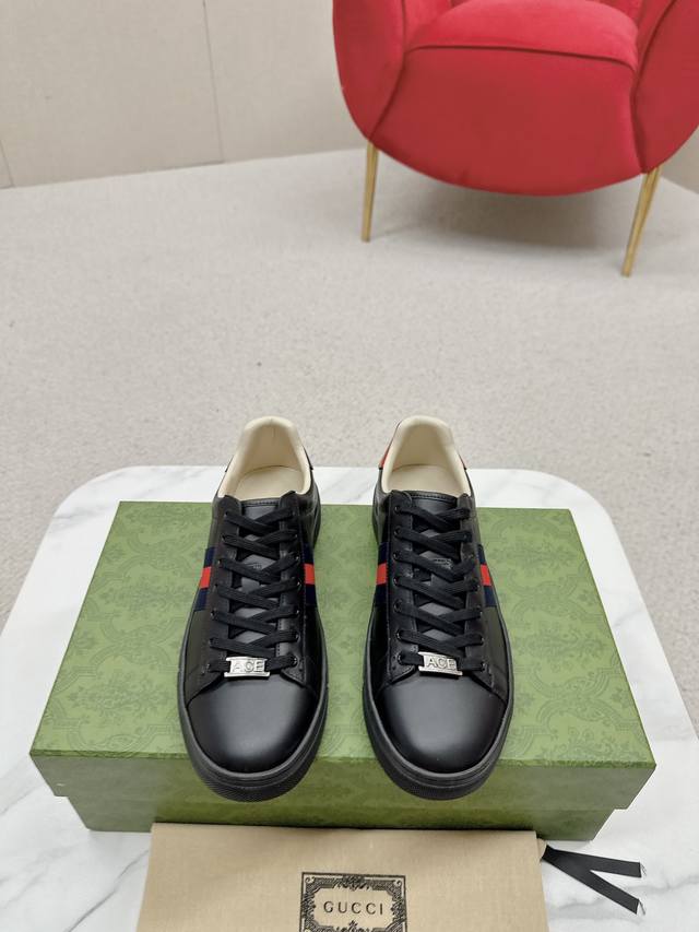 Gucci Gucci's latest Ace series of little bee white shoes, couple's casual sport
