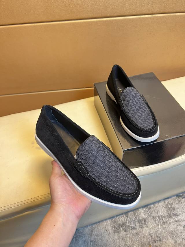 Exclusive first release of Dior's unique modern sports shoes. Counter purchase