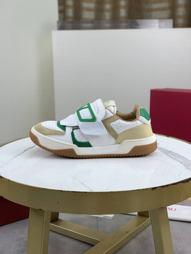 Factory P price P real price Valentino couple sports loafers series Valentino 20