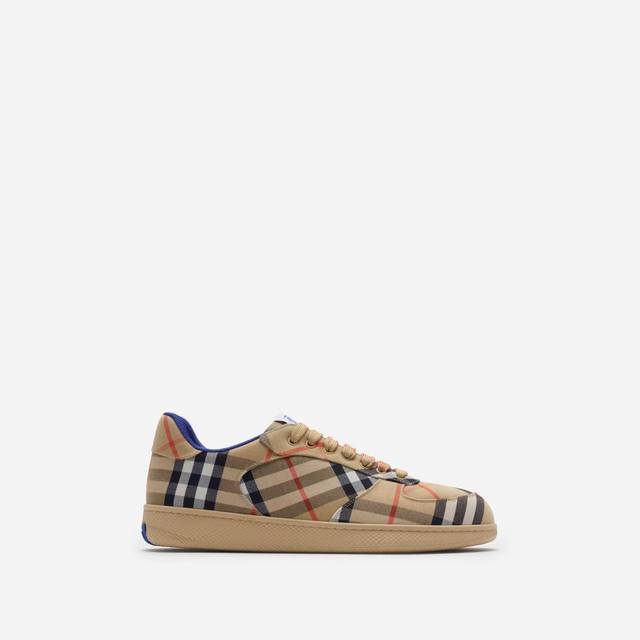 BURBERRY is finally here. Cool plaid Terrace sneakers, Burberry classic elements