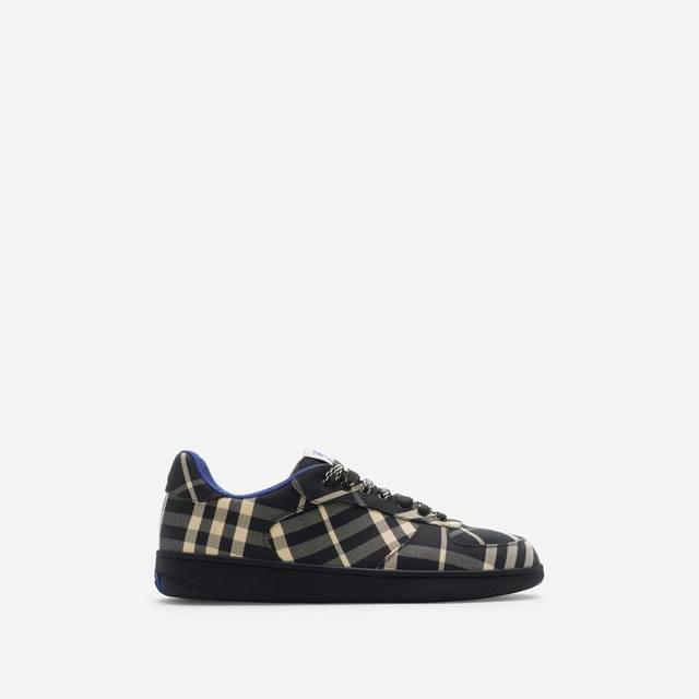 BURBERRY is finally here. Cool plaid Terrace sneakers, Burberry classic elements
