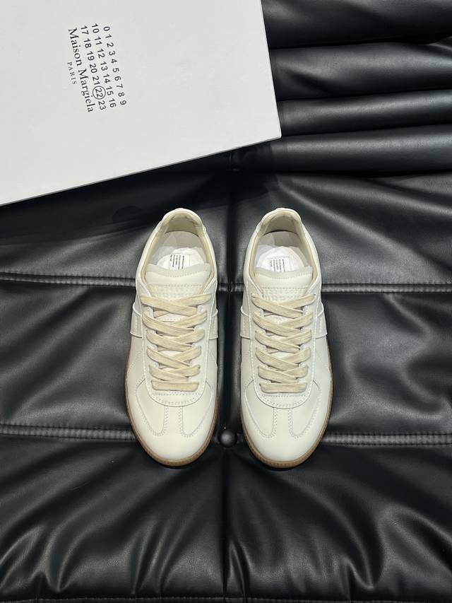 Mm6 Retro Dexterity Shoes This pair of Replica is made of cowhide. The overall s