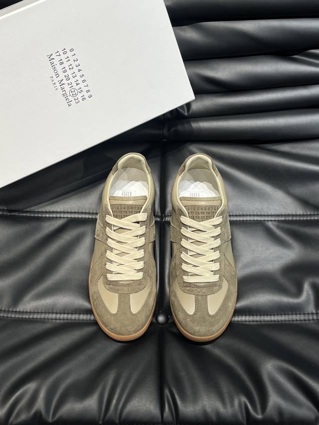Mm6 Retro Dexterity Shoes This pair of Replica is made of cowhide. The overall s