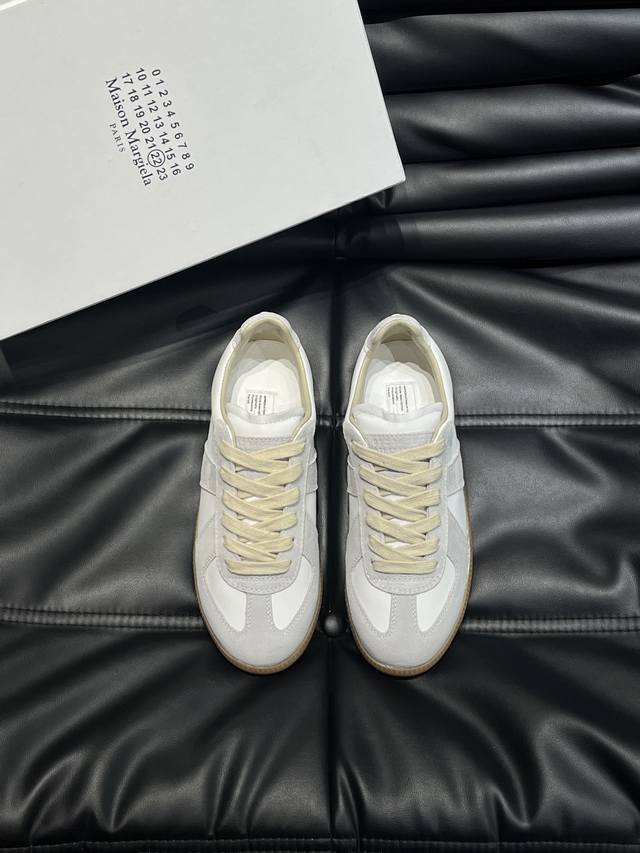 Mm6 Retro Dexterity Shoes This pair of Replica is made of cowhide. The overall s