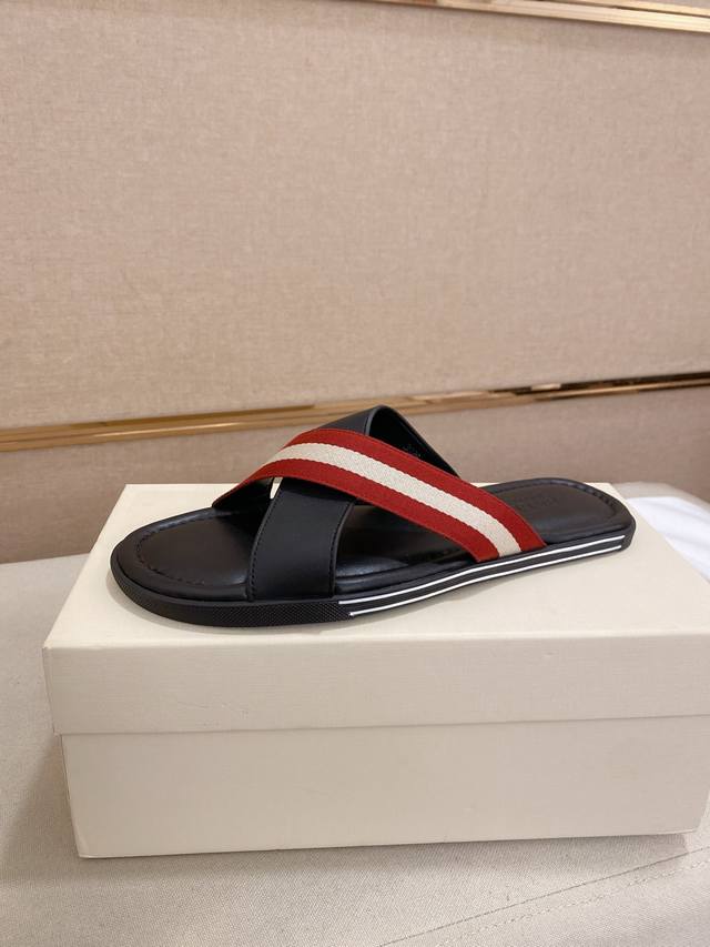 factory price~Latest trendy sandals on sale, same style as the official website,