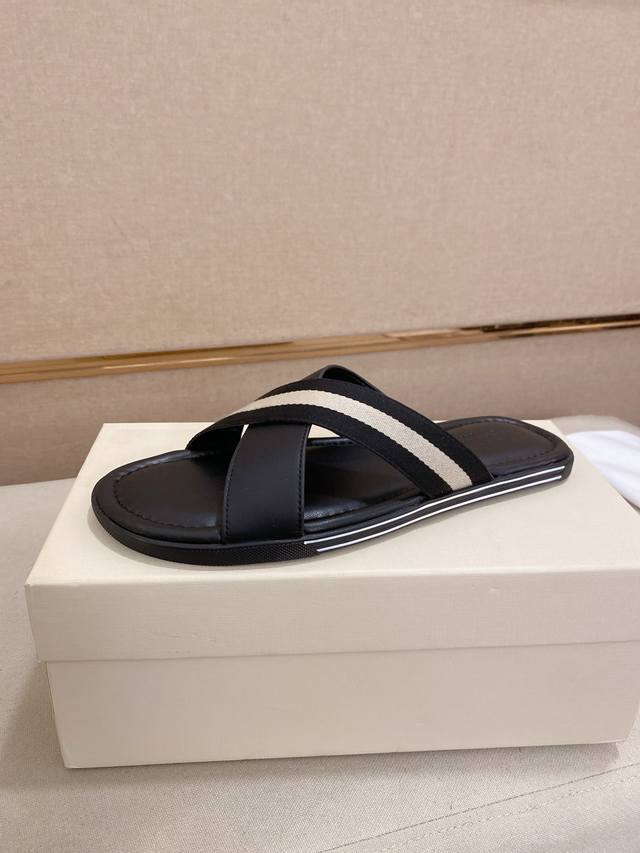 factory price~Latest trendy sandals on sale on the official website, same qualit