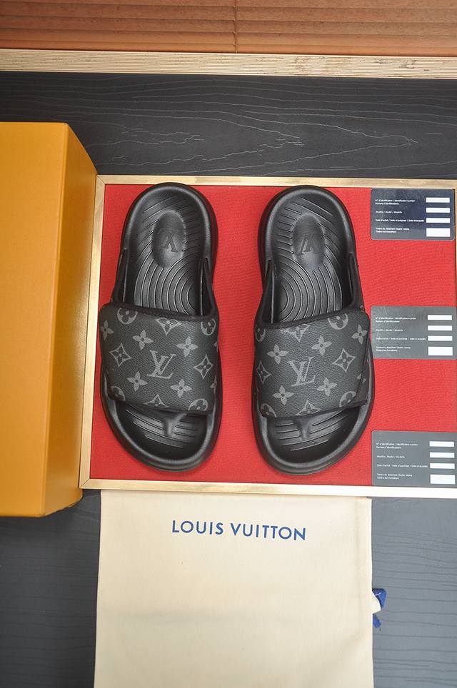 Factory Price P Louis Vuitton Lv slippers high-end cowhide counter 1:1 fashion