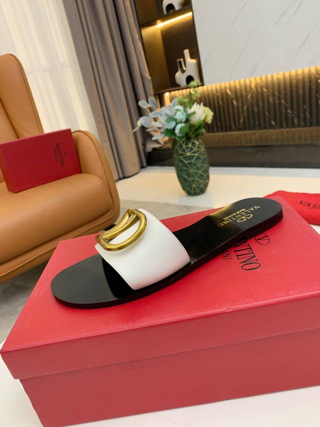 Valentino classic, updated color --- factory price Pp, leather -- Raphael 220 P