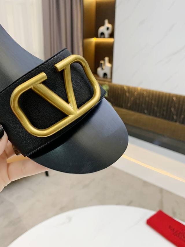 Valentino classic, updated color --- factory price Pp, leather -- Raphael 220 P