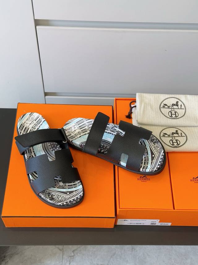 Herme* Chypre Sandals Calfskin functional sandals. With ergonomic rubber sole an