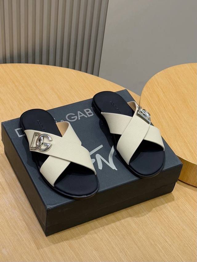 D&G calfskin logo men's slippers As a symbol of exquisite craftsmanship and exqu