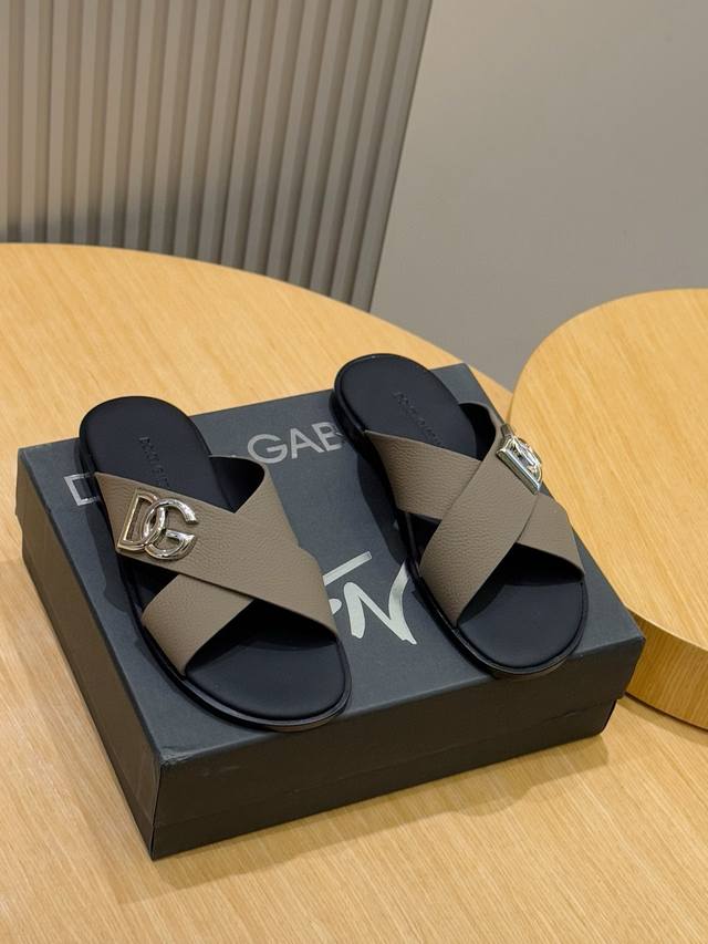 D&G calfskin logo men's slippers As a symbol of exquisite craftsmanship and exqu