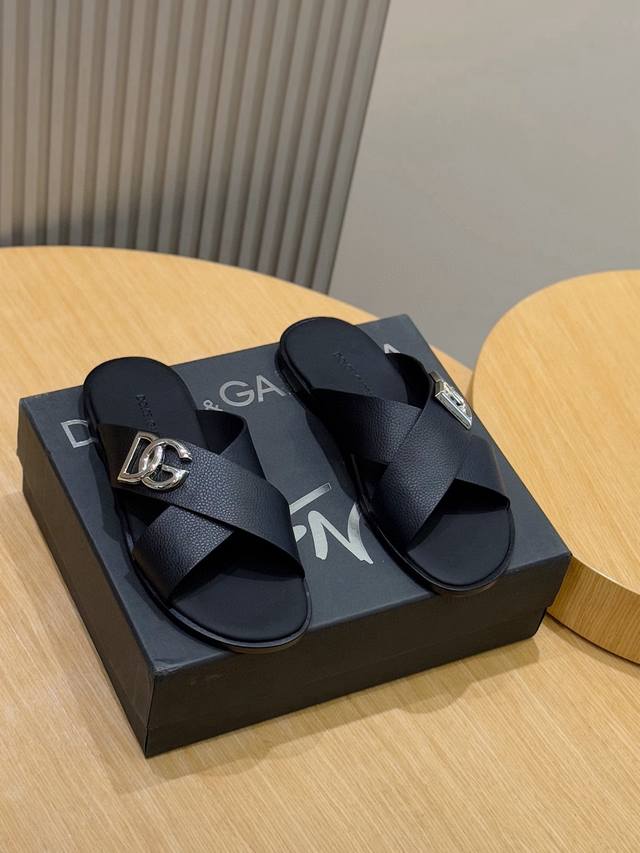 D&G calfskin logo men's slippers As a symbol of exquisite craftsmanship and exqu