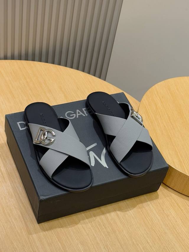 D&G calfskin logo men's slippers As a symbol of exquisite craftsmanship and exqu