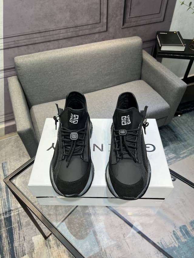 GIVENCHY Givenchy new counter synchronized, everyone has a pair, don't miss it.