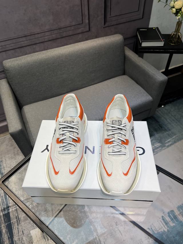 GIVENCHY Givenchy new counter synchronized, everyone has a pair, don't miss it.