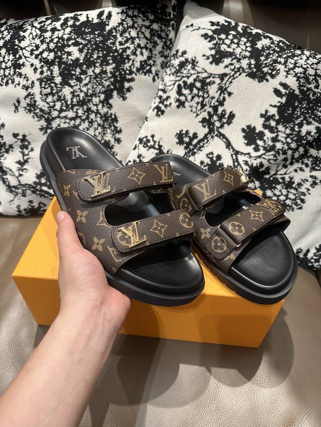 Lv New style with double buckles, cowhide top and sheepskin lining, size 36-46 D