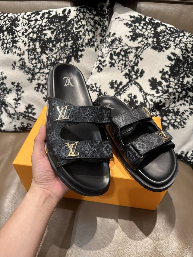 Lv New style with double buckles, cowhide top and sheepskin lining, size 36-46 D