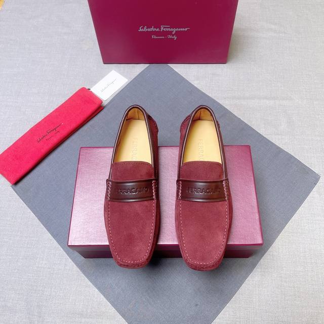 Ferragamo high-end version of the latest hit, top quality. The upper is made of