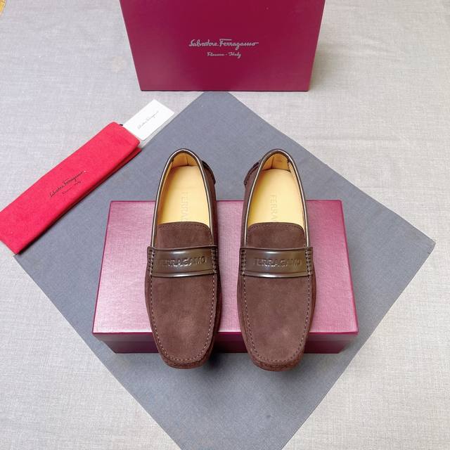 Ferragamo high-end version of the latest hit, top quality. The upper is made of