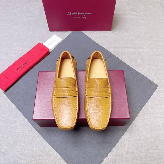 Ferragamo high-end version of the latest hit, top quality. The upper is made of