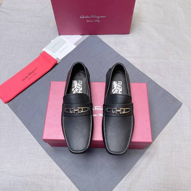 Ferragamo high-end loafers are the latest hits, top quality. The upper is made